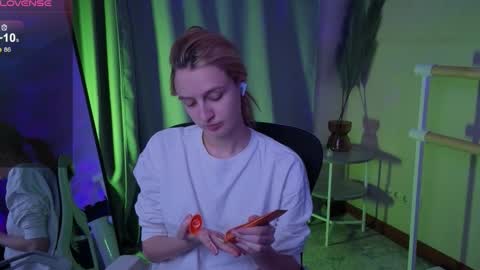 Snapshot of aishiro chatting on 11-28-25, 09:12 aishiro online show from 11-28-25, 09:12