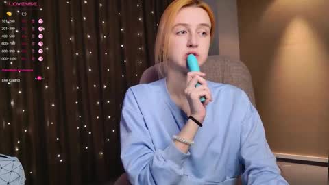 Snapshot of aishiro chatting on 12-17-25, 01:28 aishiro online show from 12-17-25, 01:28