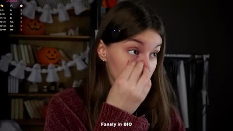 Aliza online show from 10-29-25, 01:08