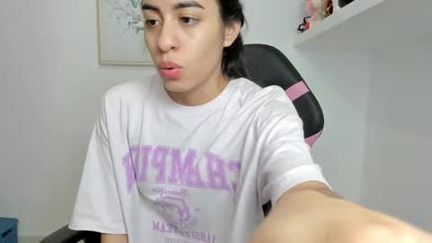 Snapshot of aitana05 chatting on 03-12-25, 12:20 VALENTINA independent online show from 03-12-25, 12:20