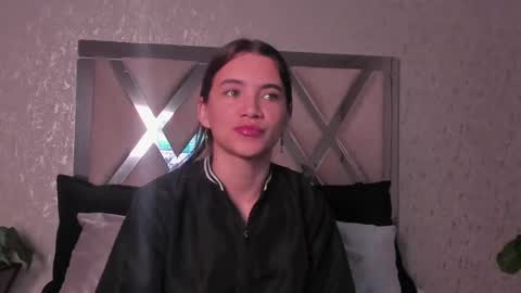 little aitana  online show from 02-11-25, 01:51