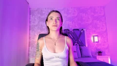 little aitana  online show from 10-09-25, 03:59