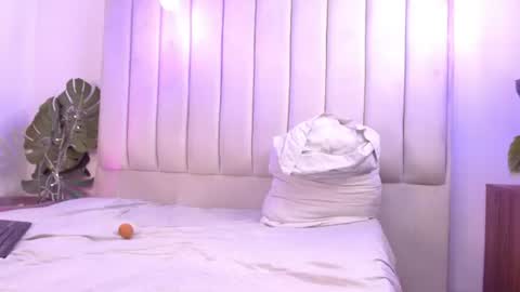 aji_golds online show from 06-22-26, 05:43