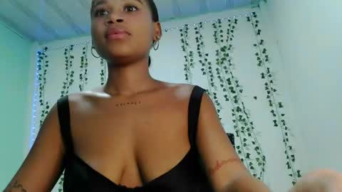 akemy_saunderz online show from 06-11-26, 03:04