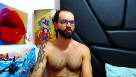 Snapshot of akiles_r chatting on 06-18-26, 12:11 akiles online show from 06-18-26, 12:11