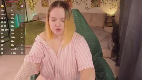 Snapshot of akinohana chatting on 10-23-25, 11:31 Aki online show from 10-23-25, 11:31