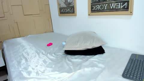 Snapshot of akyra_ebony chatting on 04-13-26, 08:03 Zoe Hudson online show from 04-13-26, 08:03