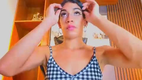 Alahia Rodriguez online show from 06-18-26, 07:51