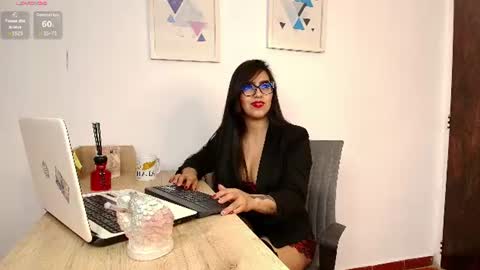 Snapshot of alahiacolucci chatting on 06-12-26, 01:10 alahiacolucci online show from 06-12-26, 01:10