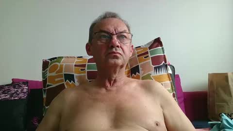 Snapshot of alain5159 chatting on 05-07-26, 08:09 alain5159 online show from 05-07-26, 08:09