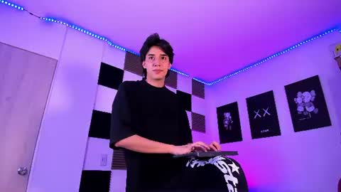 Alan Boy online show from 06-19-26, 01:32