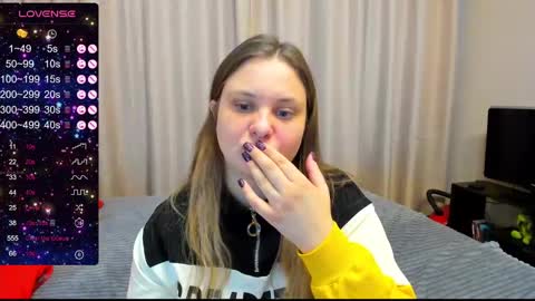 Snapshot of alanabrox chatting on 01-10-25, 07:04 Julia online show from 01-10-25, 07:04