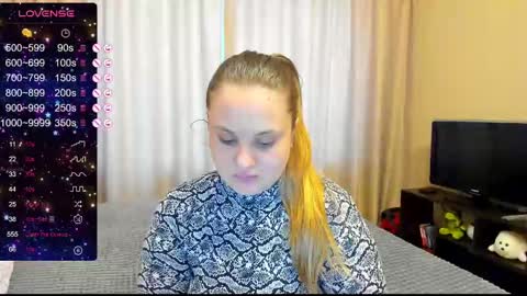 Snapshot of alanabrox chatting on 02-06-25, 09:11 Julia online show from 02-06-25, 09:11