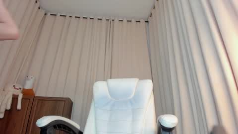 Snapshot of alanakimura_ chatting on 12-28-24, 01:17 Alana silvana online show from 12-28-24, 01:17
