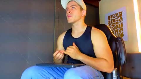 Snapshot of alanferrer chatting on 05-25-26, 10:10 Alan Ferrer online show from 05-25-26, 10:10