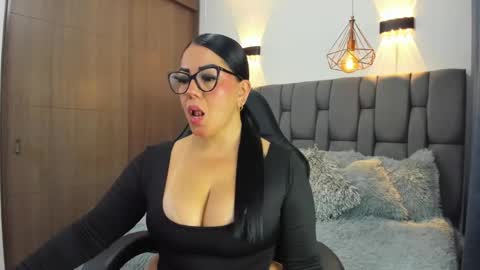 Snapshot of alanna__19 chatting on 05-13-26, 01:58 Alana online show from 05-13-26, 01:58