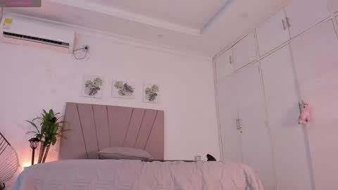 Snapshot of alanna_rosse_ chatting on 12-18-24, 01:15 Alanna Independent Models onlyfans alanna rosse online show from 12-18-24, 01:15