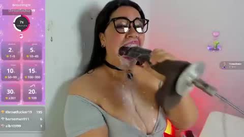 Snapshot of alanna_sloppy chatting on 07-08-26, 05:56 alana silver online show from 07-08-26, 05:56