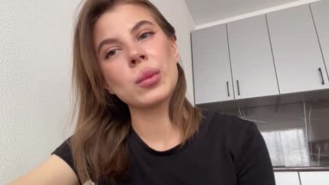 Snapshot of alannapostuci chatting on 10-29-25, 08:27 Mila online show from 10-29-25, 08:27