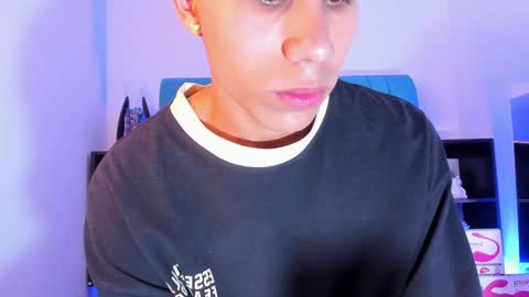 Snapshot of alannaughty_ chatting on 12-18-24, 09:18 alannaughty_ online show from 12-18-24, 09:18