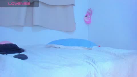 Snapshot of alaska_drew chatting on 12-19-24, 04:02 Alaska online show from 12-19-24, 04:02