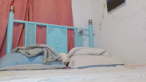 Snapshot of alaska_drew chatting on 12-23-25, 06:11 Alaska online show from 12-23-25, 06:11