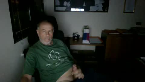 Snapshot of aleandela chatting on 07-27-26, 08:05 aleandela online show from 07-27-26, 08:05