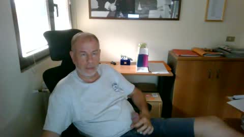 Snapshot of aleandela chatting on 08-03-26, 04:44 aleandela online show from 08-03-26, 04:44