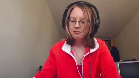 Snapshot of aleishaotinger chatting on 05-18-26, 12:22 Ale online show from 05-18-26, 12:22