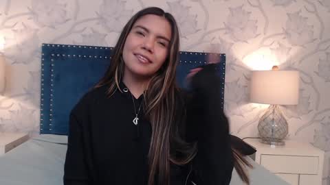 Snapshot of aleja_gh1 chatting on 01-25-25, 01:43 1 online show from 01-25-25, 01:43