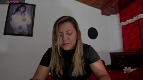 Snapshot of aleja_lollipop chatting on 06-02-26, 03:41 Aleja online show from 06-02-26, 03:41
