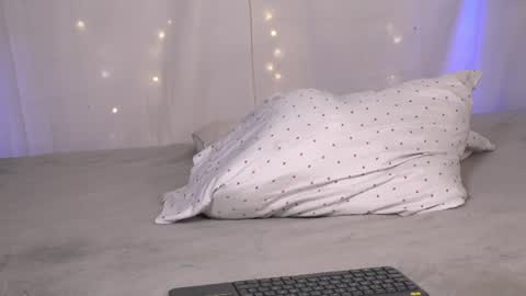 Snapshot of aleja_rossi chatting on 07-18-26, 01:37 Aleja online show from 07-18-26, 01:37