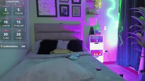 Snapshot of alejaaqueen_ chatting on 09-10-25, 12:10 Aleja Queen online show from 09-10-25, 12:10