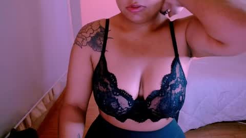 Snapshot of alejandra_conde chatting on 05-12-26, 11:24 Alejandra online show from 05-12-26, 11:24