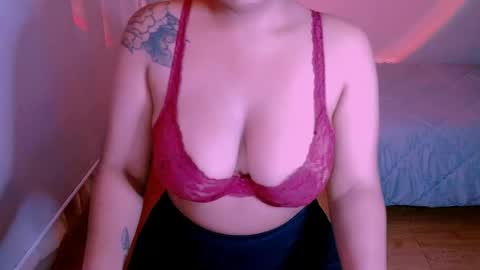 Snapshot of alejandra_conde chatting on 05-15-26, 12:06 Alejandra online show from 05-15-26, 12:06