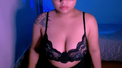 Snapshot of alejandra_conde chatting on 05-25-26, 11:22 Alejandra online show from 05-25-26, 11:22