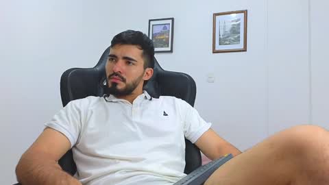 alejandroo_7 online show from 02-08-25, 01:43