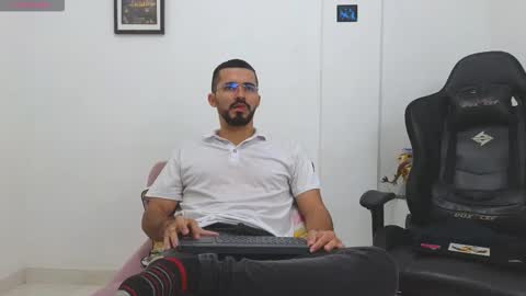 alejandroo_7 online show from 02-01-26, 08:40