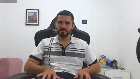 alejandroo_7 online show from 06-11-26, 01:27