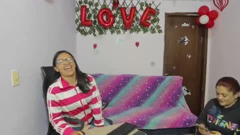 Snapshot of alejita_smithh chatting on 03-05-25, 12:33 zoe and Kataleya online show from 03-05-25, 12:33