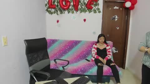 Snapshot of alejita_smithh chatting on 03-10-25, 12:26 zoe and Kataleya online show from 03-10-25, 12:26