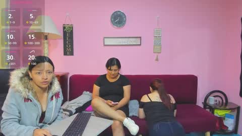 Snapshot of alejita_smithh chatting on 09-13-25, 12:38 zoe and Kataleya online show from 09-13-25, 12:38