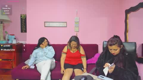 Snapshot of alejita_smithh chatting on 11-05-25, 01:27 zoe and Kataleya online show from 11-05-25, 01:27