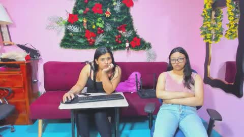 Snapshot of alejita_smithh chatting on 01-13-26, 12:21 zoe and Kataleya online show from 01-13-26, 12:21