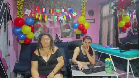 Snapshot of alejita_smithh chatting on 06-16-26, 01:36 zoe and Kataleya online show from 06-16-26, 01:36
