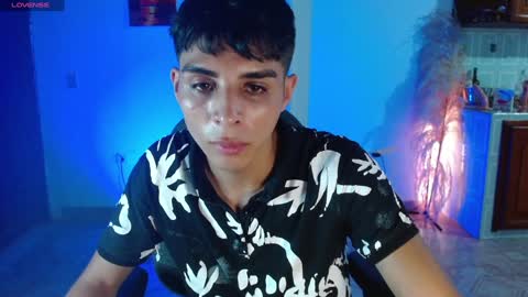 Snapshot of alejito_collins1 chatting on 01-29-25, 03:01 Alejo online show from 01-29-25, 03:01