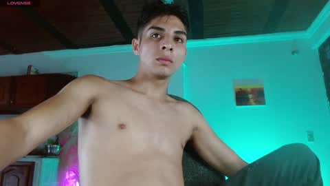 Snapshot of alejito_collins1 chatting on 02-01-25, 08:05 Alejo online show from 02-01-25, 08:05