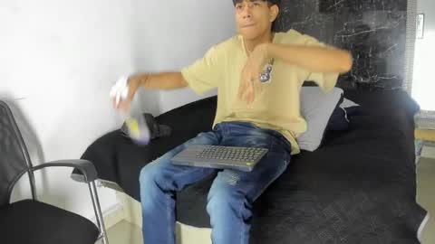 Snapshot of alejitoo_23 chatting on 06-06-26, 07:40 Alejo online show from 06-06-26, 07:40