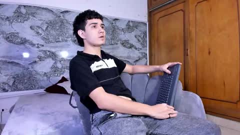 alejo_gray1 online show from 12-01-25, 11:26