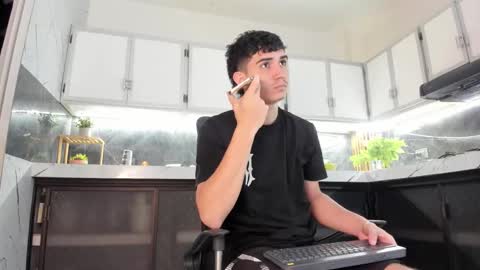 alejo_gray1 online show from 01-05-26, 07:17